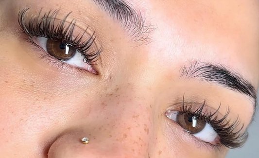 Why More and More People Are Choosing Natural Lash Extensions?