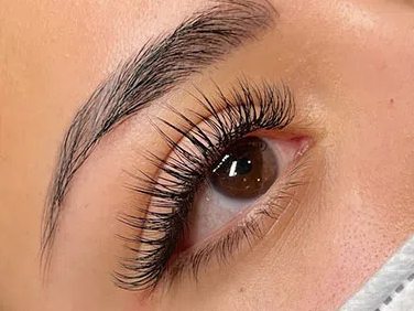 Trend Alert: How to Master the Angel Lash Set Trend